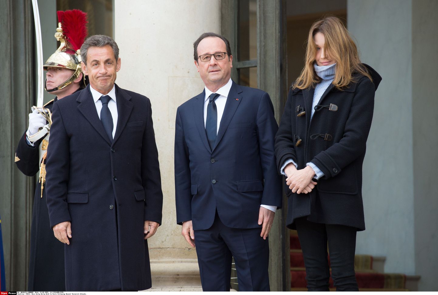 Prantsusmaa president François Holland koos ekspresident Nicolas Sarkozy (vaskaul) ja tema abikaasa Carla Bruniga enne eilset ühtsusmarssi.