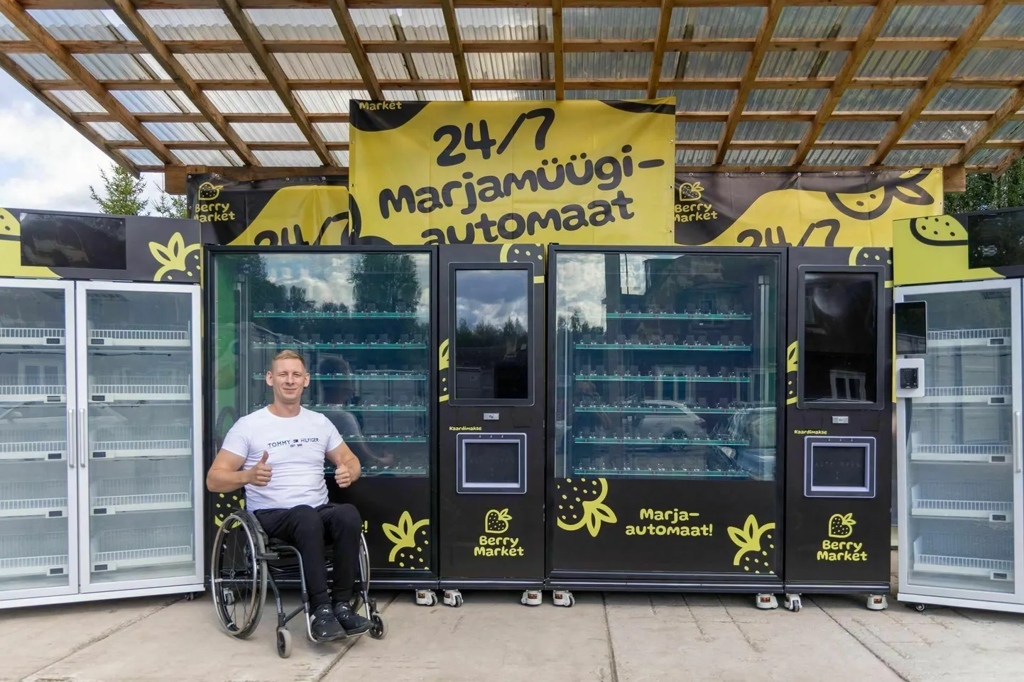 Marjamüügiautomaatide kasutaja Siim Kütt näeb sellisel müügil suurt tulevikku.