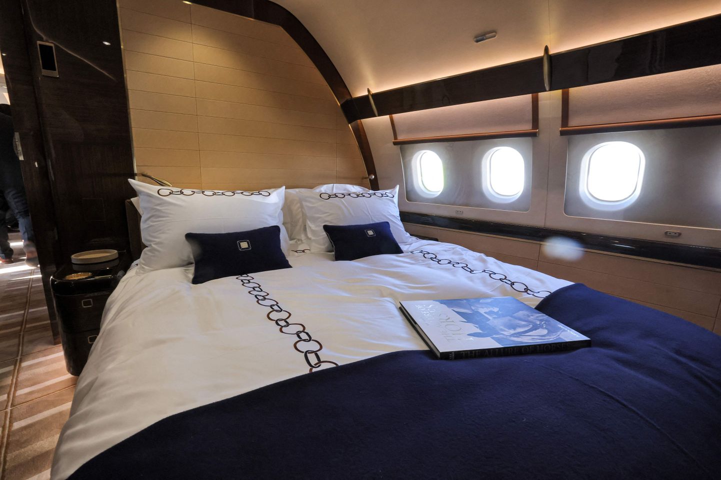14. novembril 2021 Dubai lennundusnäitusel tehtud pilt tähtsate isikute magamisvõimalustest lennukis Airbus ACJ320.