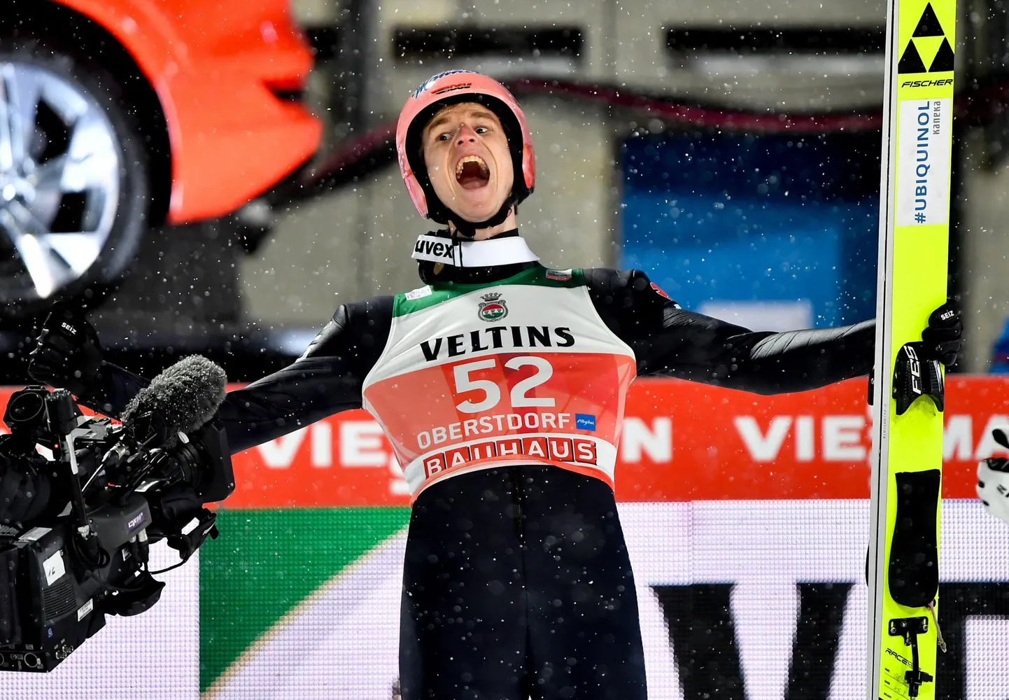 Sakslane Karl Geiger triumfeeris kodumägedel Obrstdorfis, kuid nelja hüppemäe turnee võitmiseni on veel pikk tee.