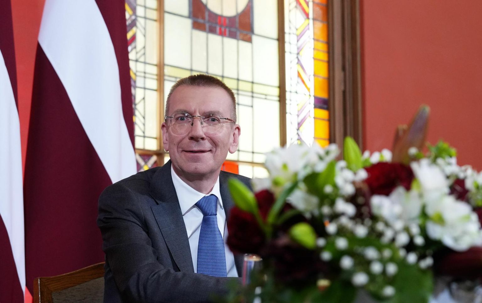 Läti presidendiks valitud Edgars Rinkēvičs kutsus üles purustama nn klaaslagesid. 