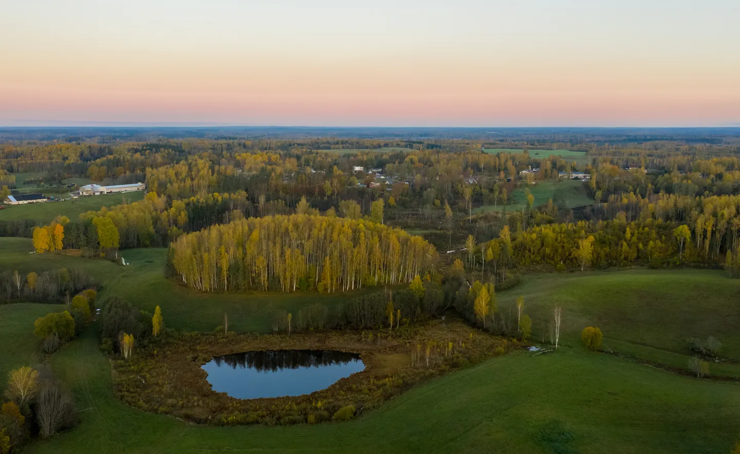 Karula rahvuspark on 123 ruutkilomeetriga Eesti väikseim, kuid samas kõige künklikum.
