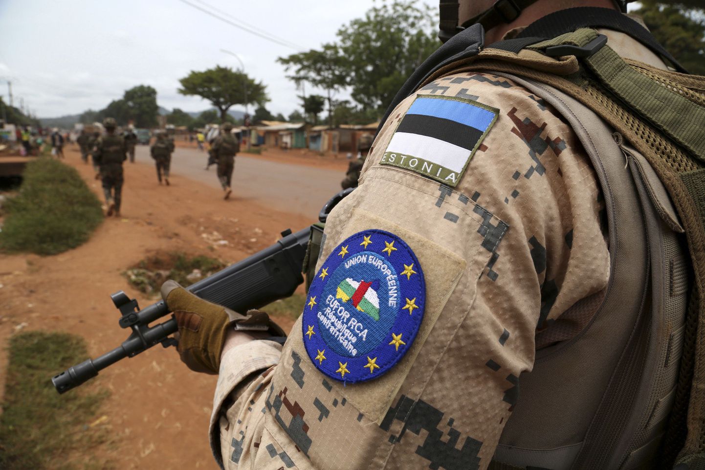 Esimesed Kesk-Aafrika Vabariiki jõudnud Eesti kaitseväelased patrullimas pealinnas Banguis.