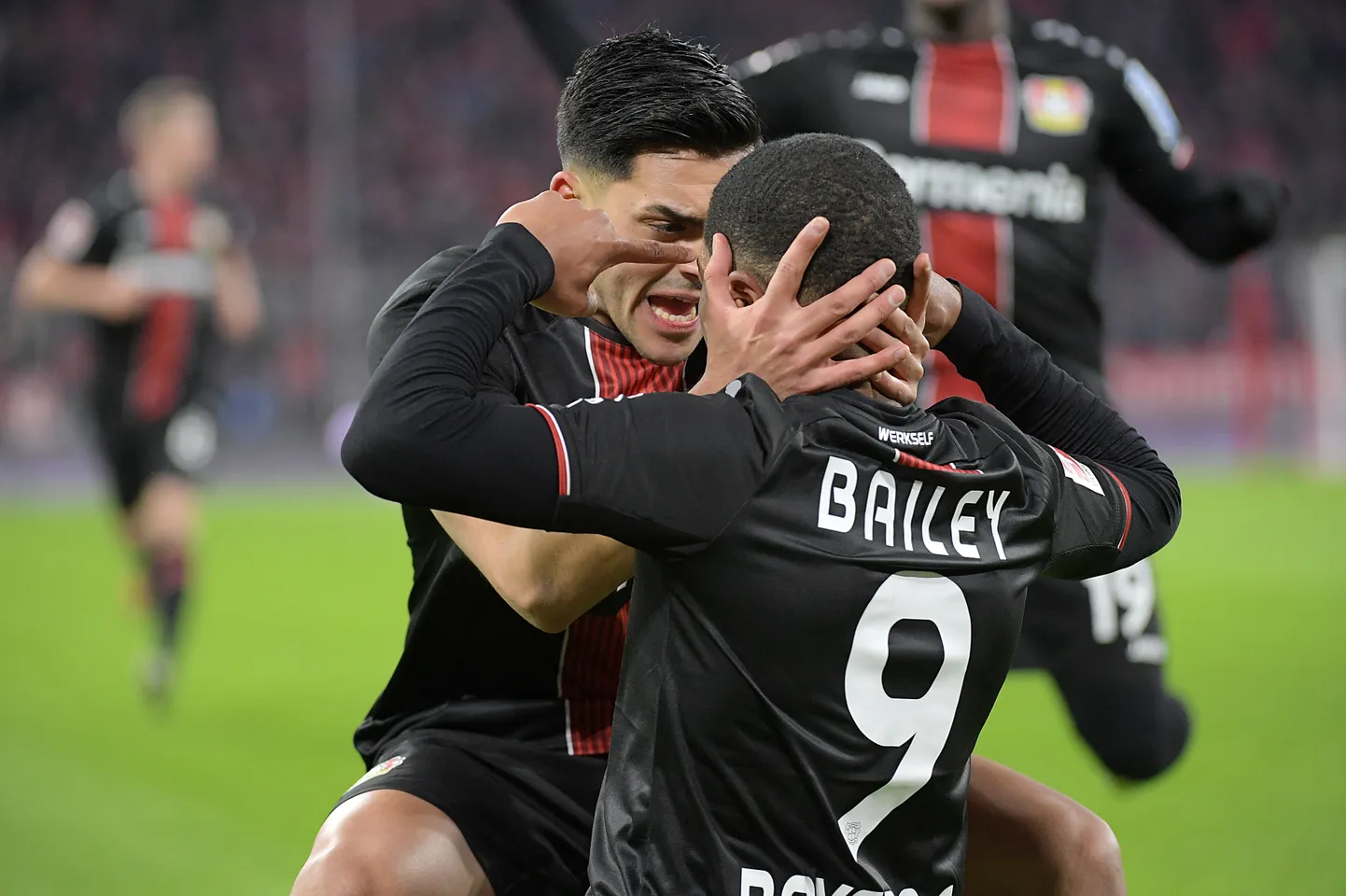 Leon Bailey väravat tähistamas