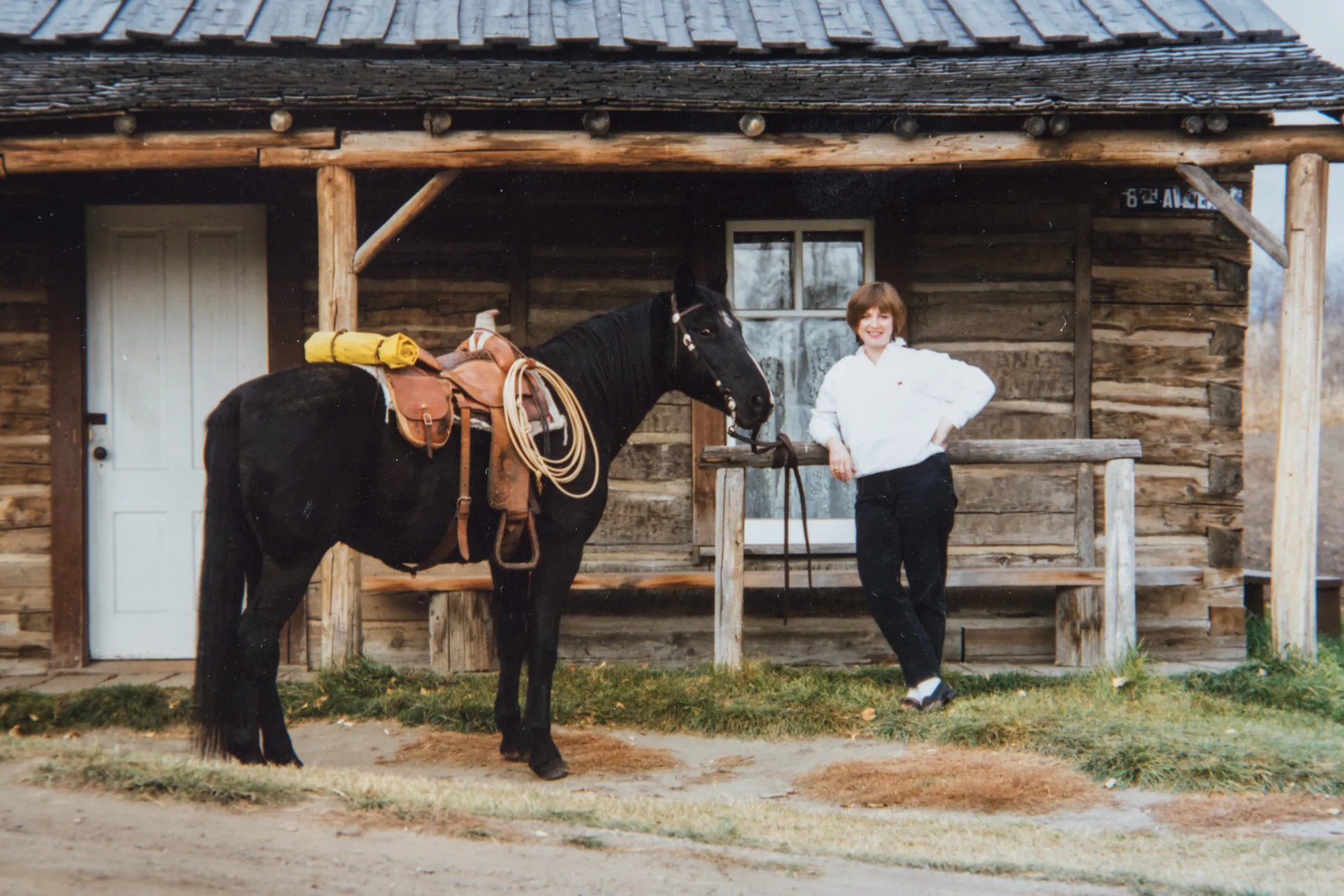Baiba Rubesa õpib 1988. aastal Kanadas Alberta provintsis Banffi rahvuspargis ratsutama.