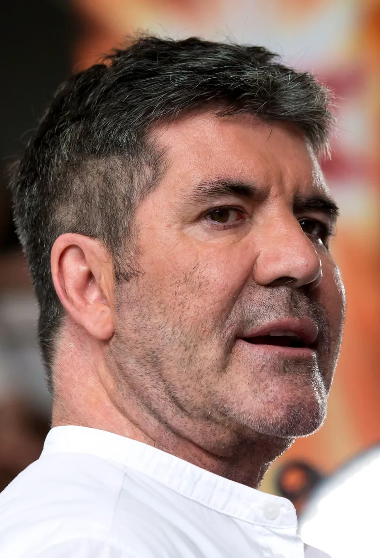 Simon Cowell 2017. aasta suvel, mõned kuud enne hirmutavat kukkumist, mis motiveerib teda tervislikumat elustiili jahtima.