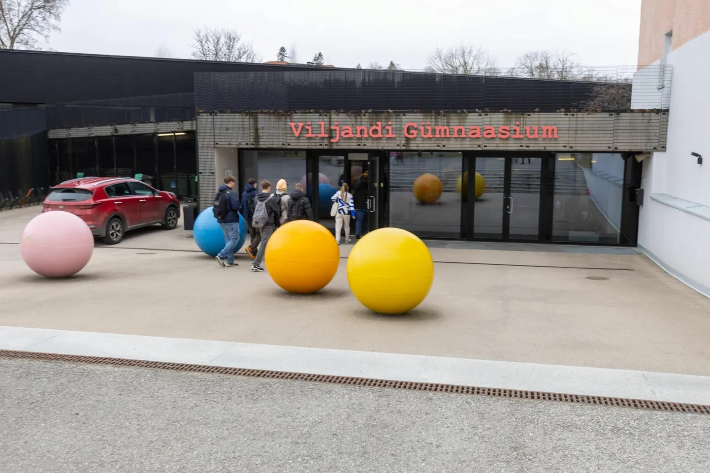 Kui sel õppeaastal hakkavad Viljandi gümnaasiumis tunnid pihta kell 8.15, siis tuleval õppeaastal on plaanis algusaeg nihutada kella 8.50 peale.