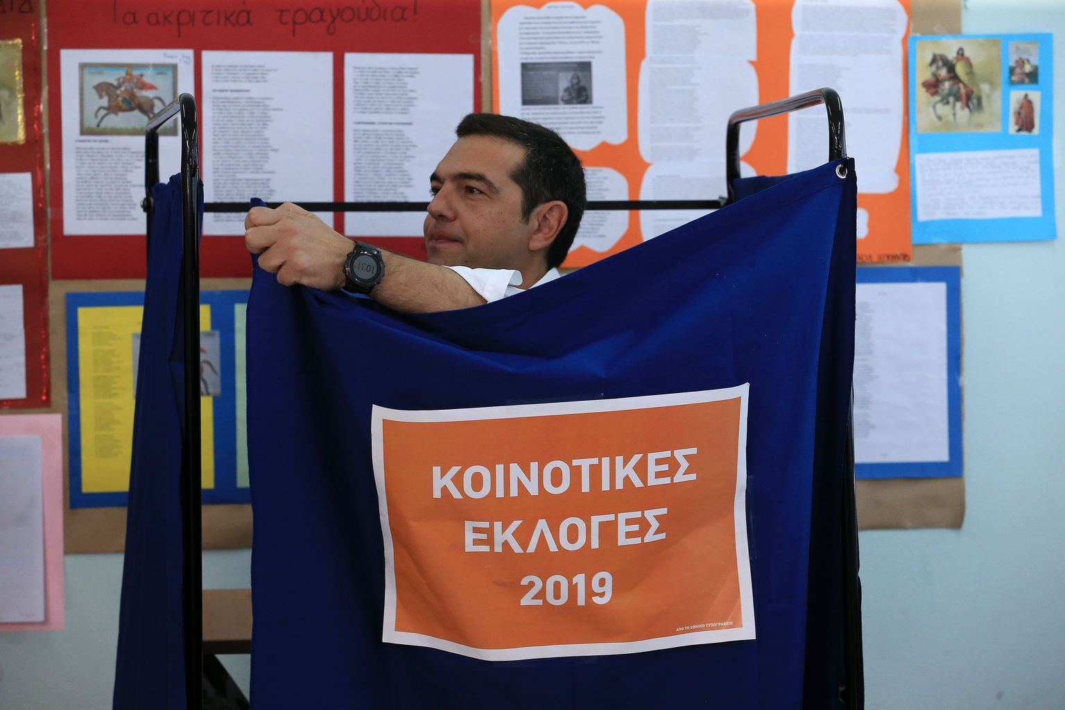 Aléxis Tsípras europarlamendi valimistel hääletamas