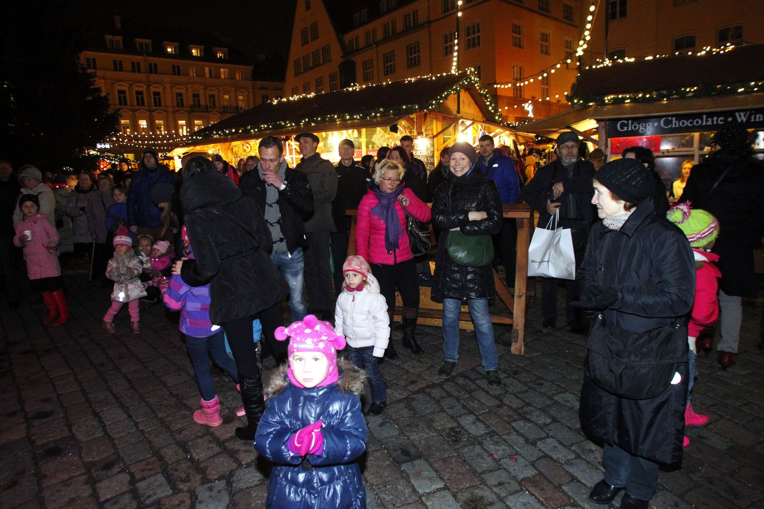 Jõuluturg Tallinnas Raekoja platsil.