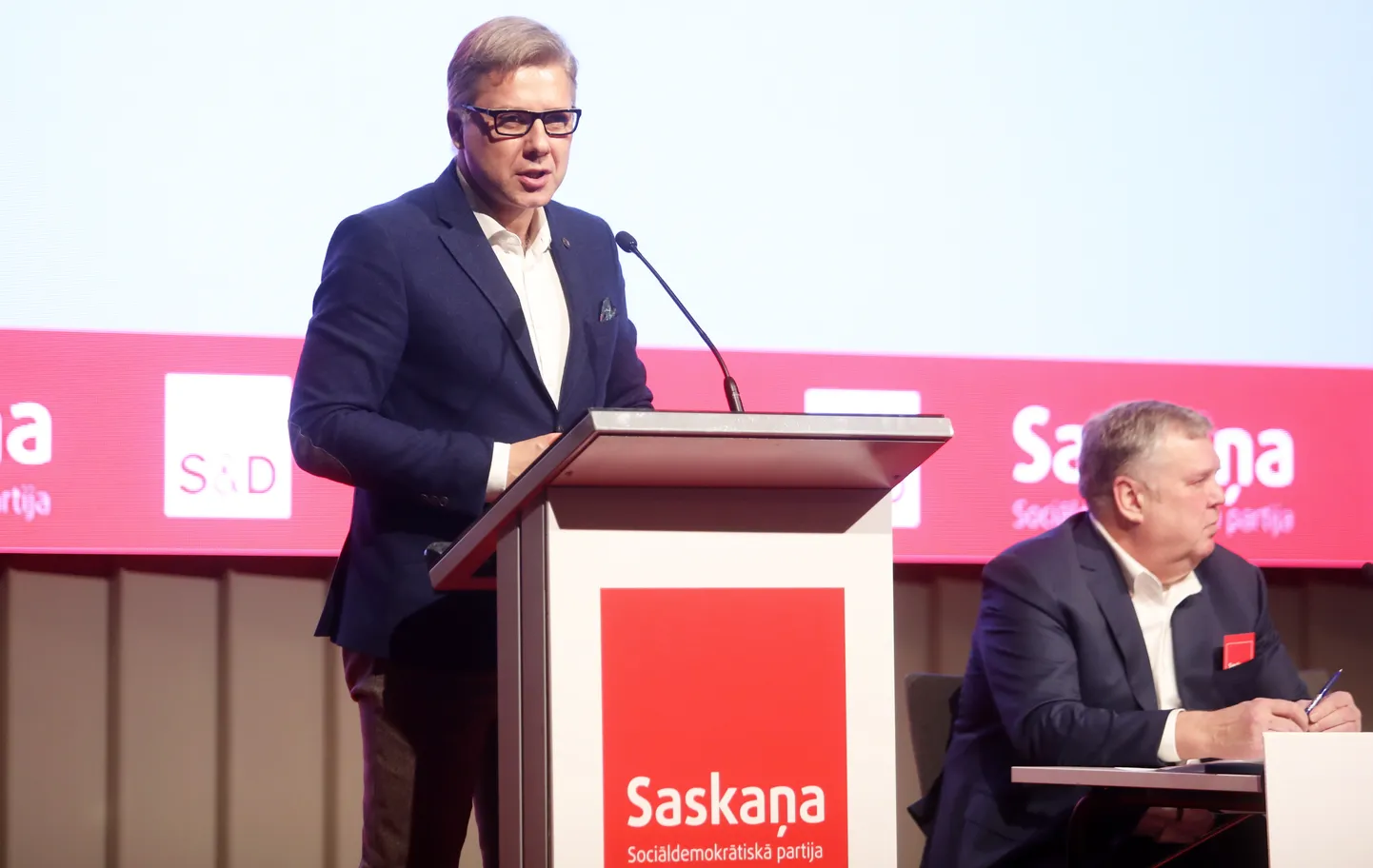 Partijas "Saskaņa" domes priekšsēdētājs, Eiropas Parlamenta deputāts Nils Ušakovs piedalās sociāldemokrātiskās partijas "Saskaņa" kongresā, kurā plānots apspriest aktuālo situāciju partijā, lemt par grozījumiem partijas statūtos, kā arī ievēlēt partijas vadību.