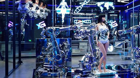 VIDEOD ⟩ Nagu kaugest tulevikust: Hiinas pannakse kokku täiesti inimesesarnaseid roboteid