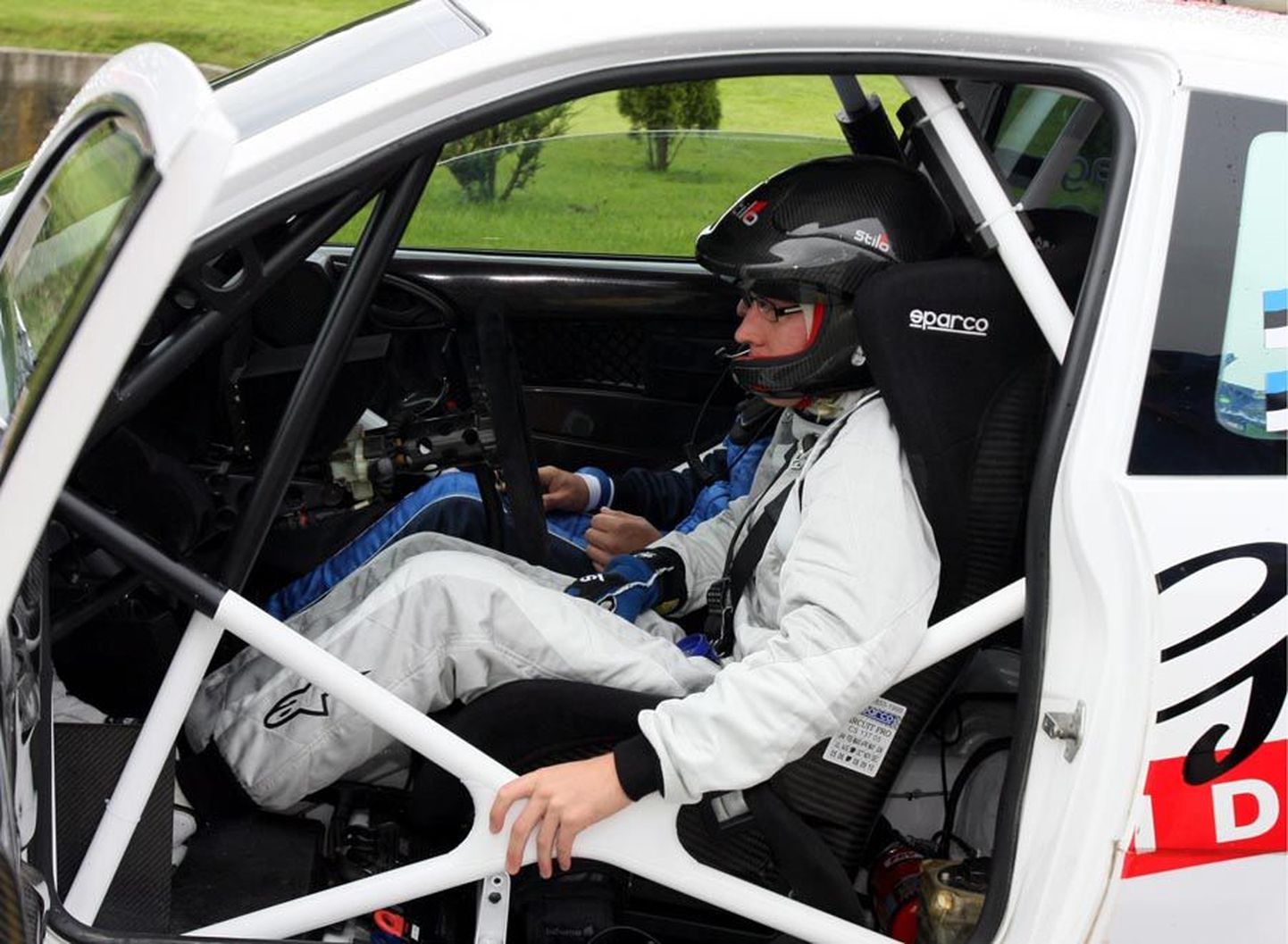 Mulgi ralli kahel esimesel kiiruskatsel näitasid kiiremat minekut Ford Focus WRC-l sõitvad Georg Gross ja Raigo Mölder.