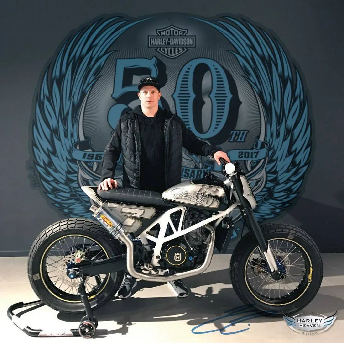 Kimi Räikkönen oma uue mootorrattaga.