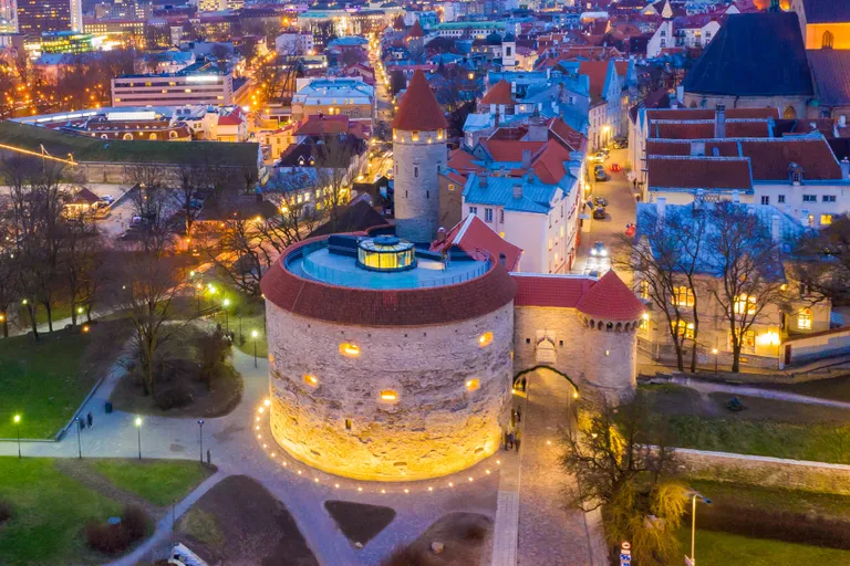 UNESCO maailmapärandisse kuuluv Paks Margareeta on Tallinna vanalinna pärl ja ikooniline ehitis. Pärast renoveerimist särab Paks Margareeta uhkemalt kui kunagi varem, seda paljuski tänu ABB valguslahendustele.