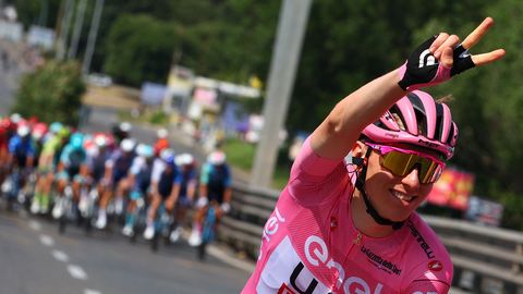 Tadej Pogačar rappis Giro'l konkurente nagu rannamees rotti