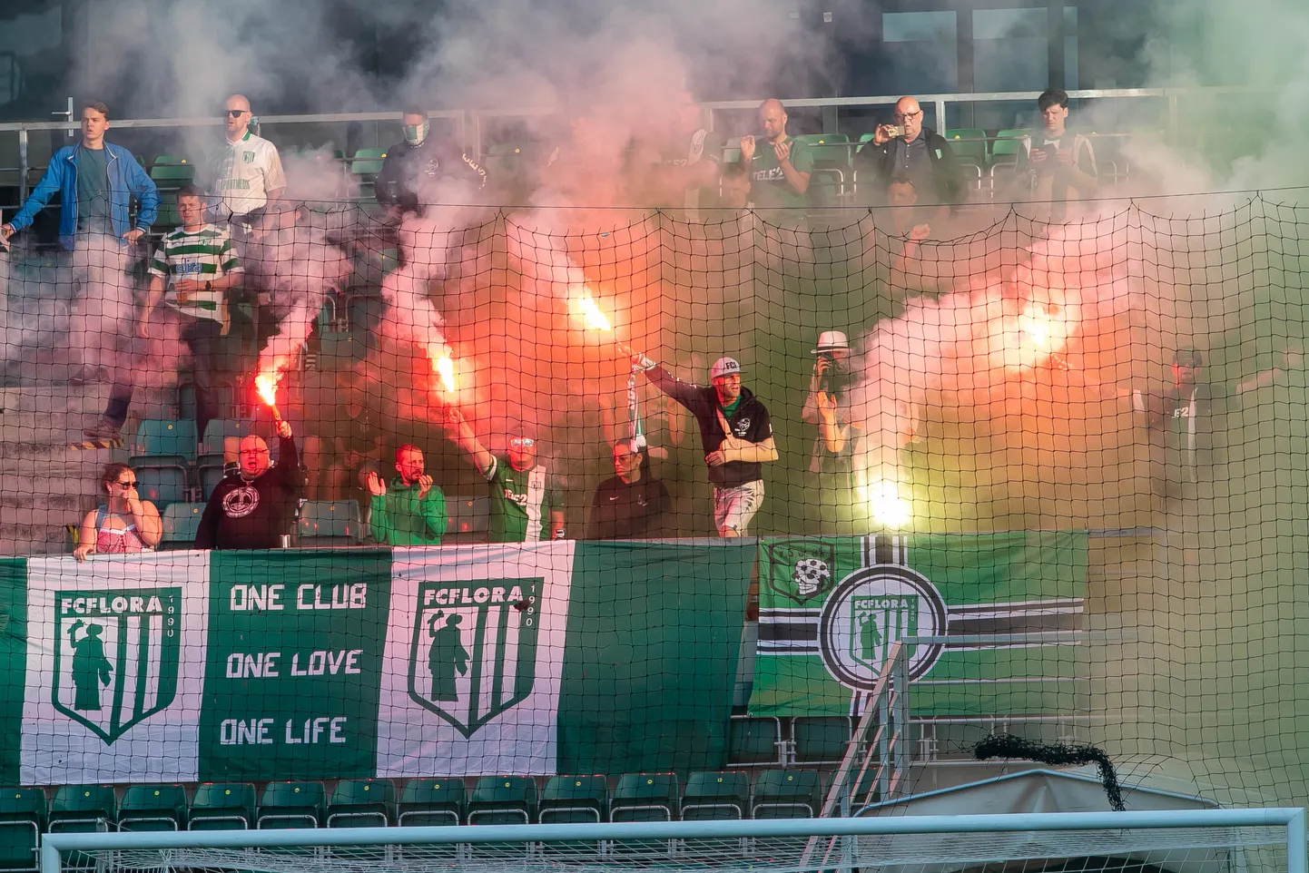 FC Flora fännid.