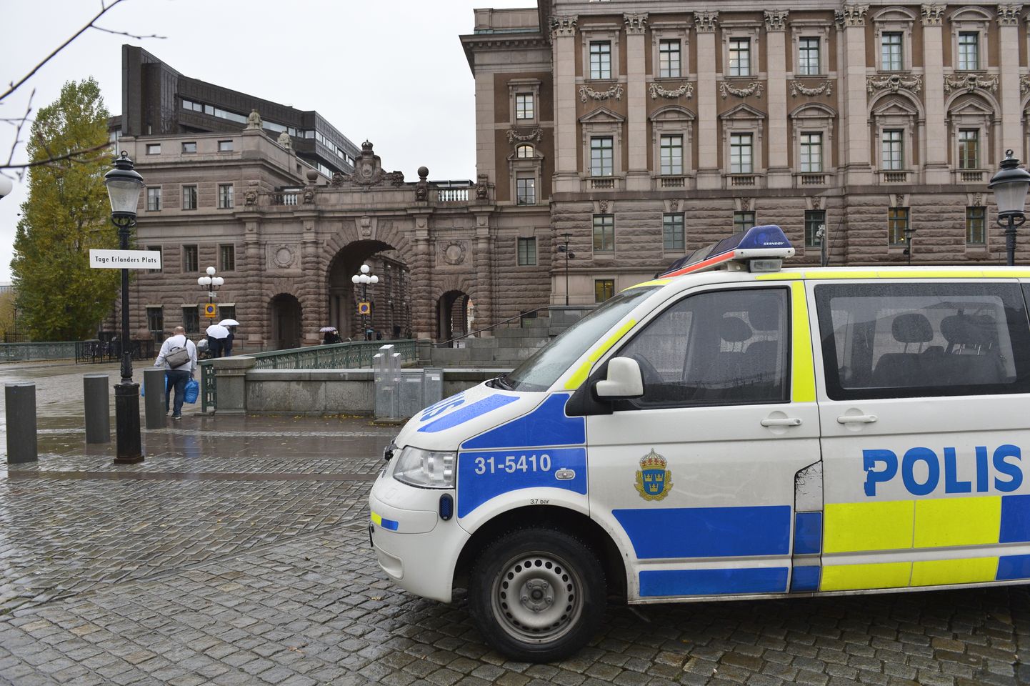 Полицейская машина в центре Стокгольма.