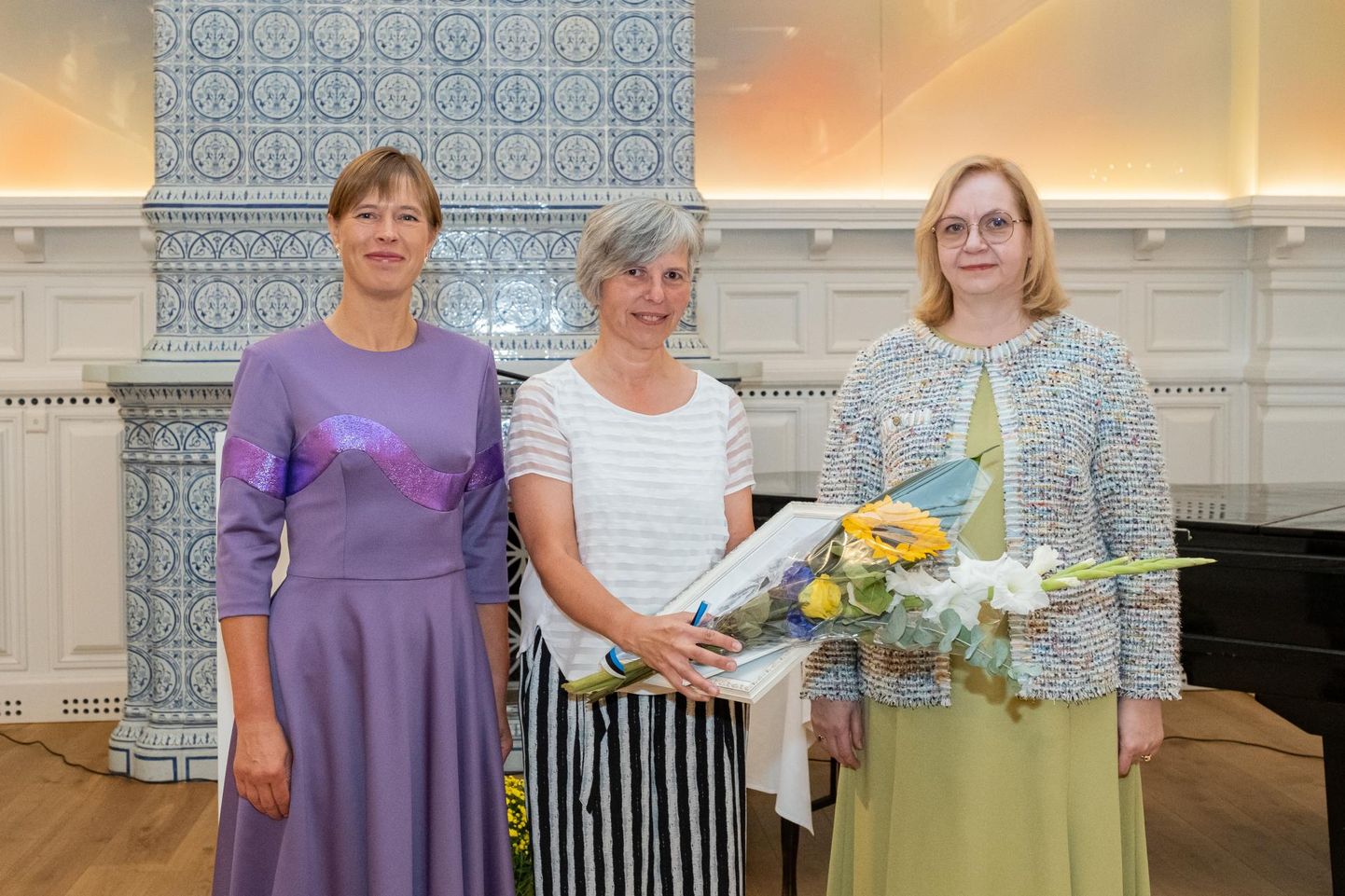 President Kersti Kaljulaid tunnustas vägivallaennetuse eest Pärnu kauaaegset haridustöötajat Vaike Kukke.