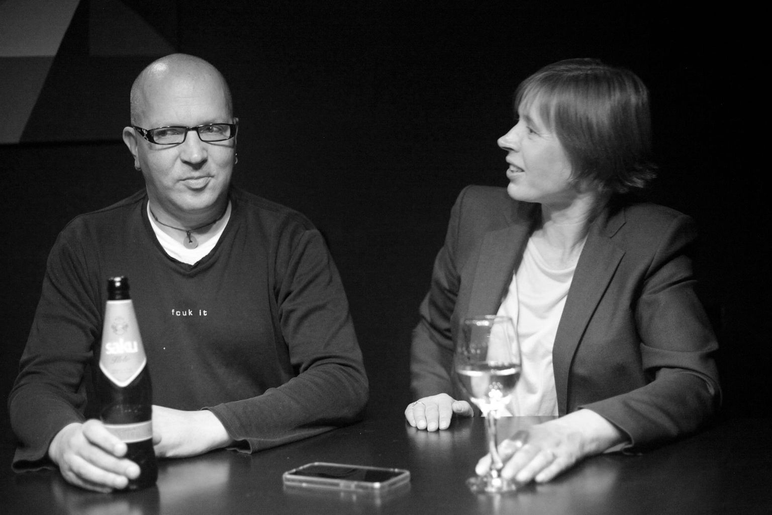 Kersti Kaljulaid ja Juku-Kalle. Pilt on mustvalge, Kuku Klubi tegelikult ei ole