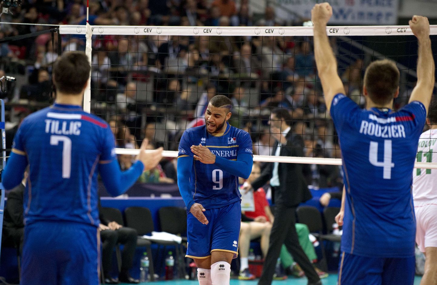France's Earvin Nhapeth (C) celebrates with teammates during the European Volleyball Championships semi-final match between Bulgaria and France in Sofia on October 17, 2015. AFP PHOTO / NIKOLAY DOYCHINOV