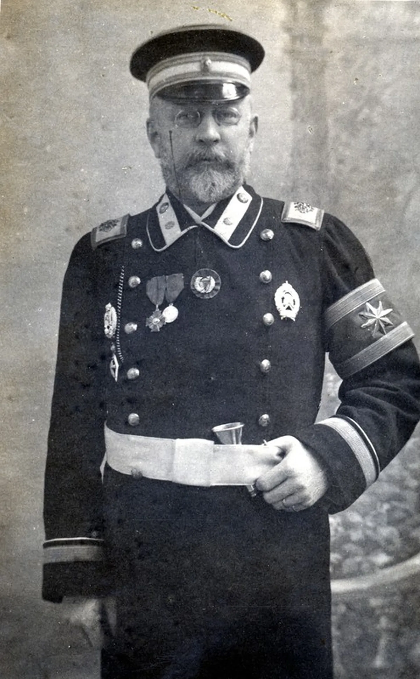 Carl Wilde Kuressaare VTÜ peamehe vormis.