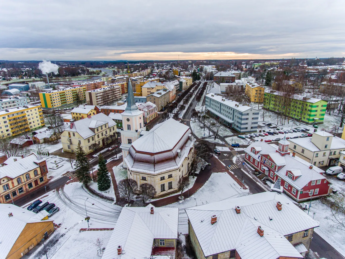 Esimene tõsisem lumi sadas tänavu Valgas maha 31. oktoobril.