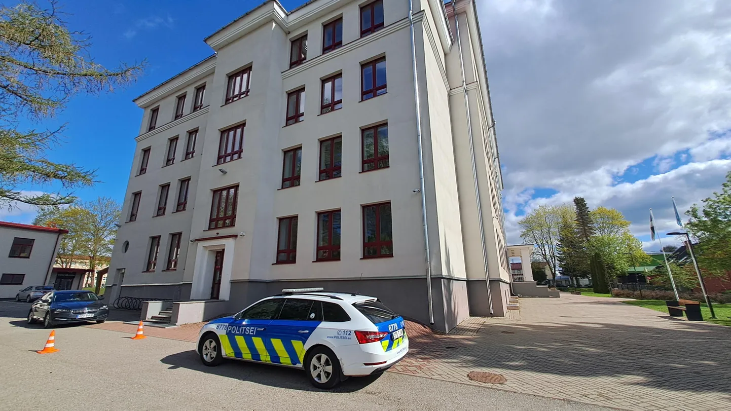Kella 10 paiku oli koolimaja ümbruses rahulik.
