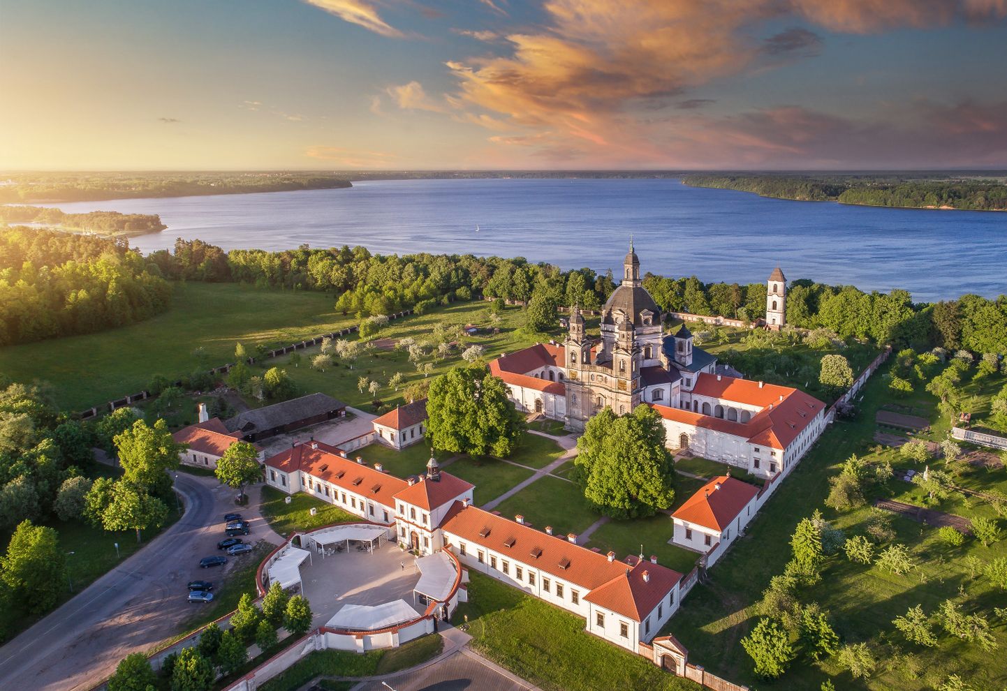Pažaisles klosteris Lietuvā