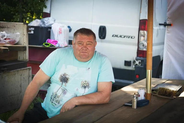 Пярнусец Валле, мастер по изготовлению садовой мебели.