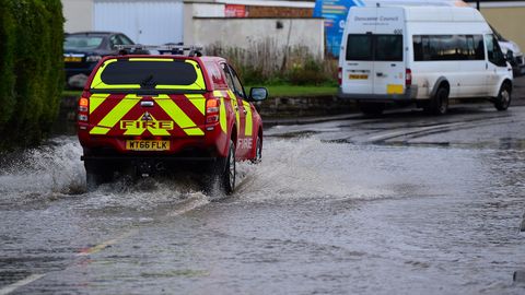 Briti valitsus saadab tulvadega võitlema 100 sõdurit