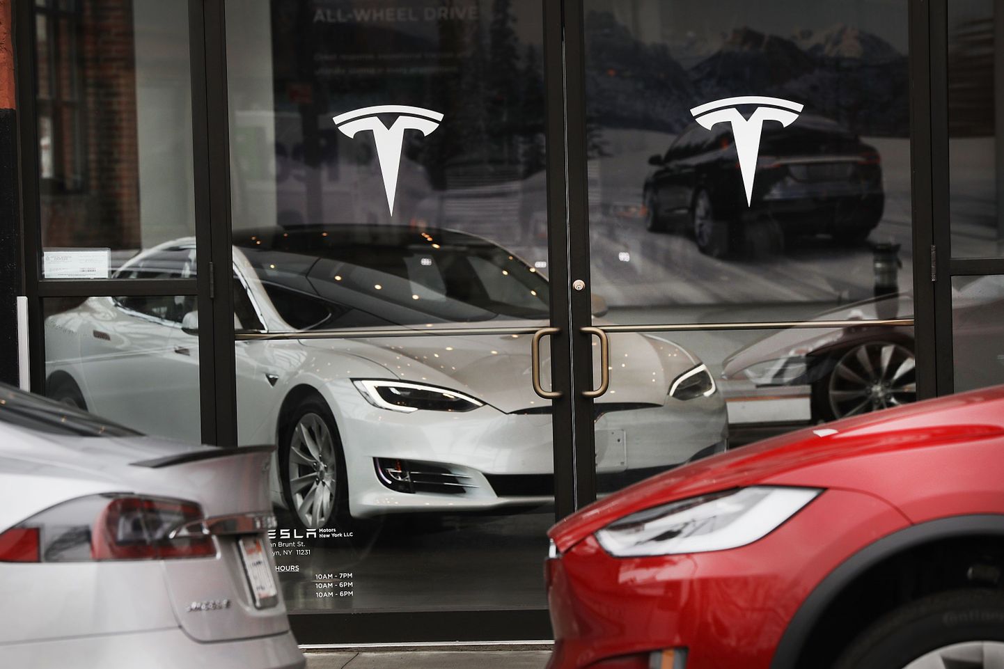 Tesla esinduspood New Yorgis.