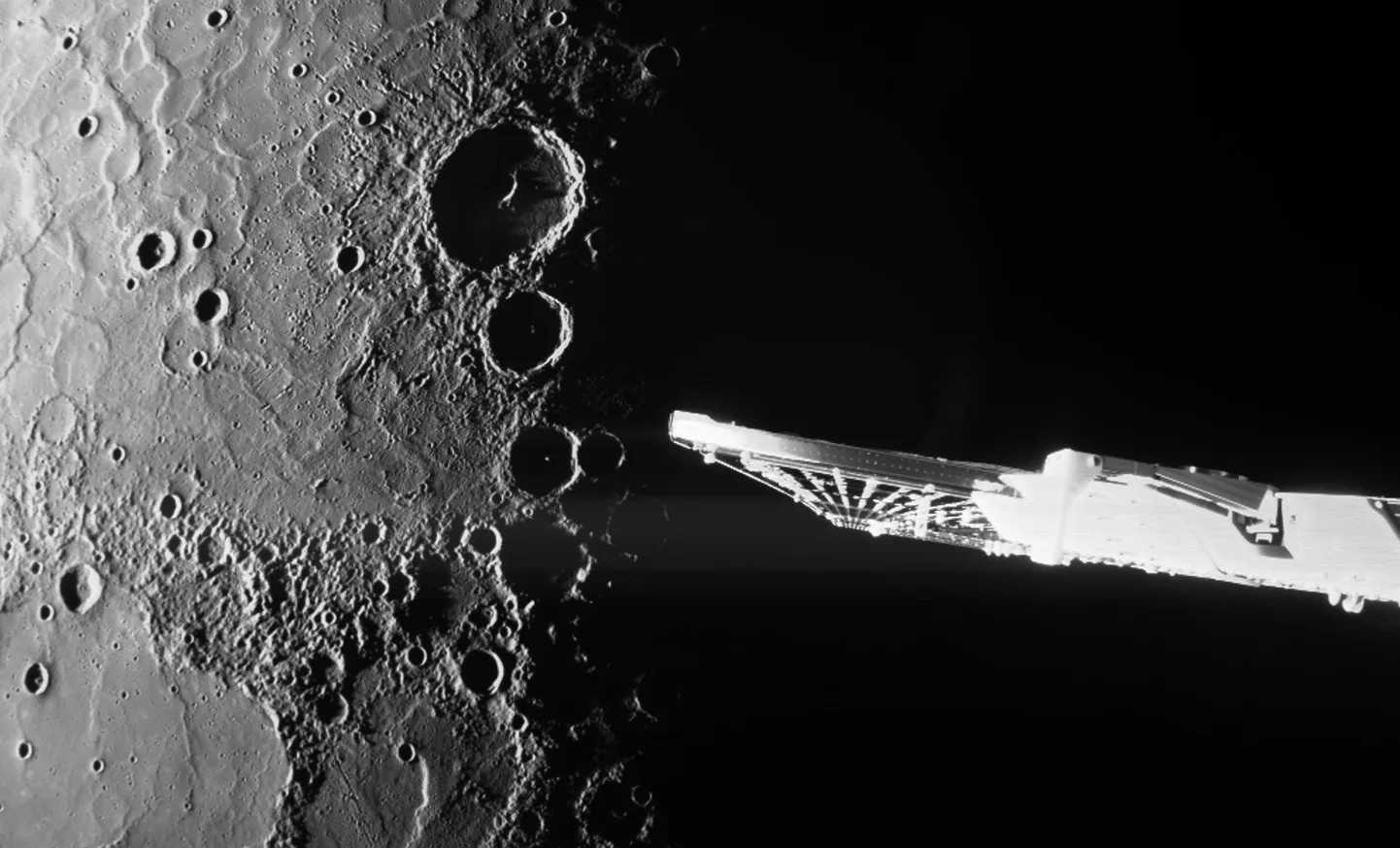 Euroopa ja Jaapani ühine kosmosesond lendas üle Merkuuri põhjapooluse vaid paarisaja kilomeetri kauguselt ning sai sellest planeedist uued seninägemata detailsusega fotod.