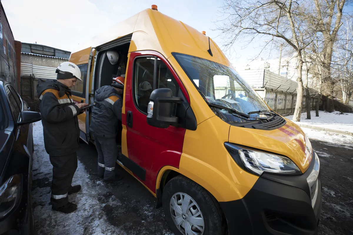 One of the repair crews from DTEK Grids, an energy company based in Kyiv, continued their work despite an ongoing missile strike.