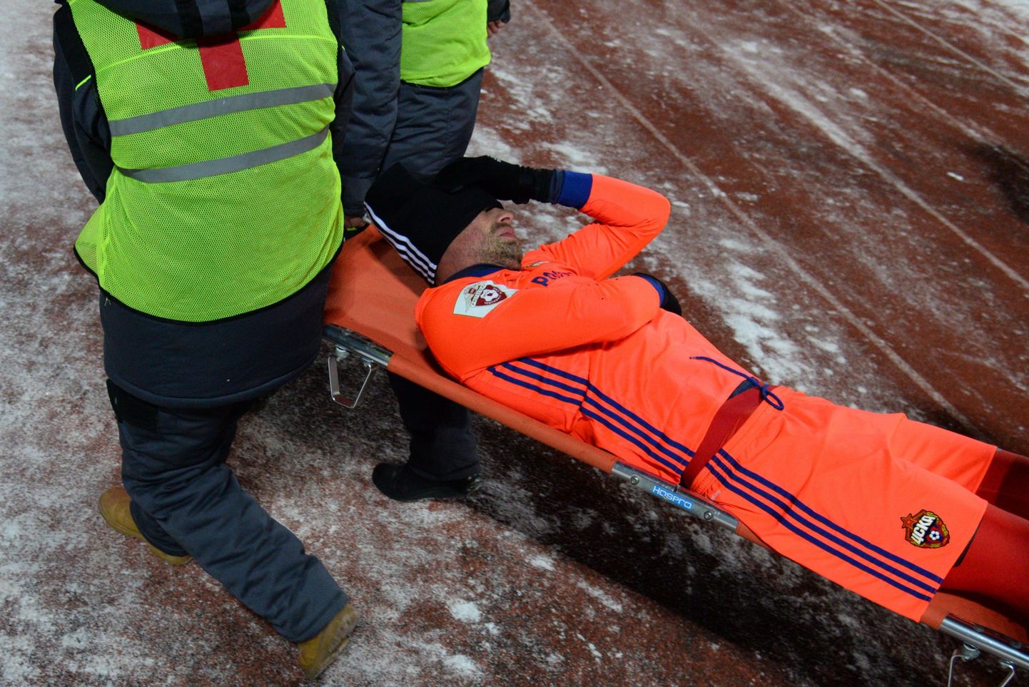 Alexei Berezutski murdis karmis pakases peetud mängus jalaluu.