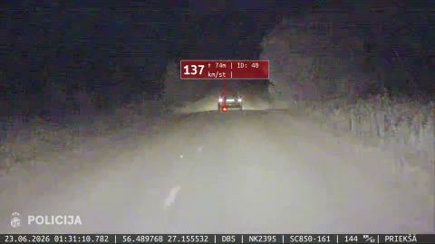 VIDEO ⟩ Rēzeknes pusē nepilngadīgs jaunietis nozog automašīnu un bēg no policijas
