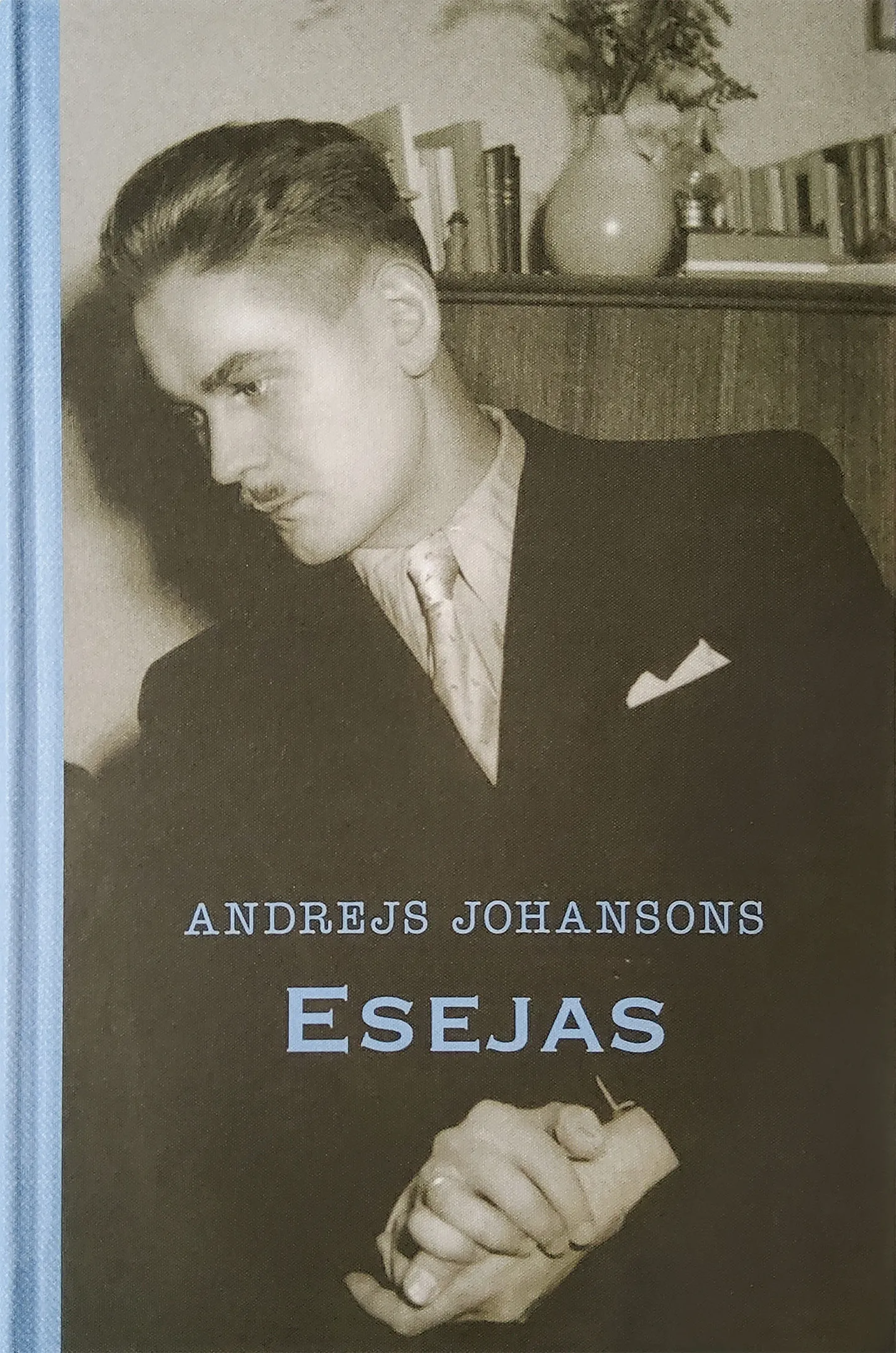 Andreja Johansona eseju krājums
