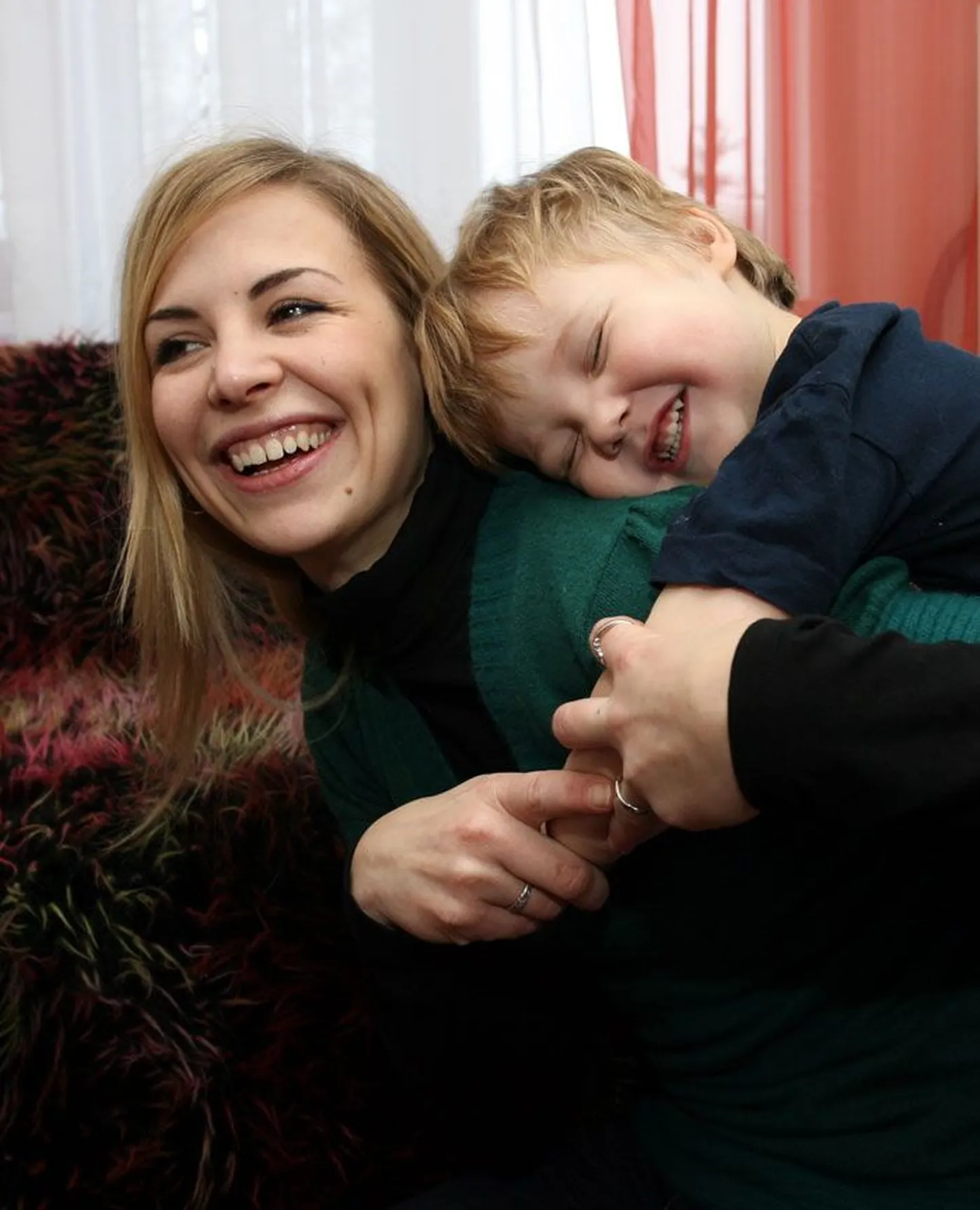Merilyn Rumen oleks hea meelega olnud aasta oma poja Jonnega kodus, seejärel veidi töötanud ning siis, enne   lapse lasteaeda minekut taas temaga kodus olnud. Paraku tal seda võimalust polnud.