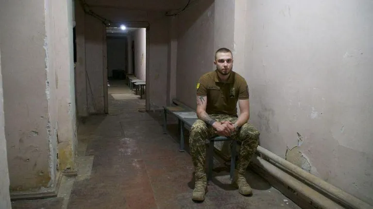 После ранения Влад оказался в военкомате. Он признал, что желающих добровольно пойти в армию сейчас практически нет