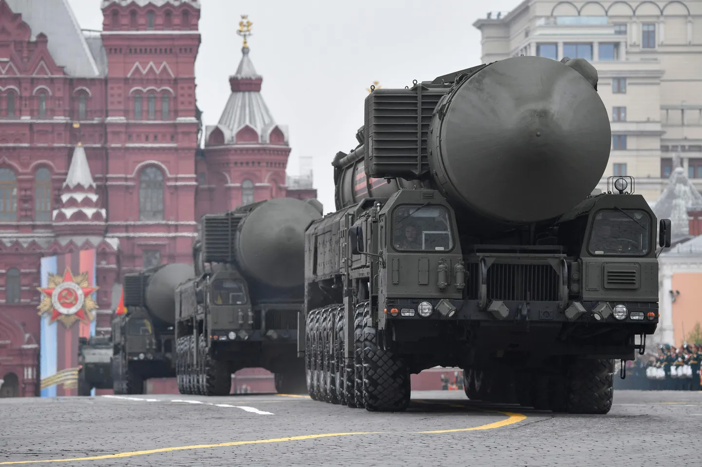 Venemaa raketisüsteem RS-24 Yars, mille põhjal olevat välja töötatud uus ja vähetuntud rakett RS-26. Vanemat RS-24 on näidatud Moskvas paraadidel. Sõjategevuses pole kumbagi enne Dnipro ründamist kasutatud.