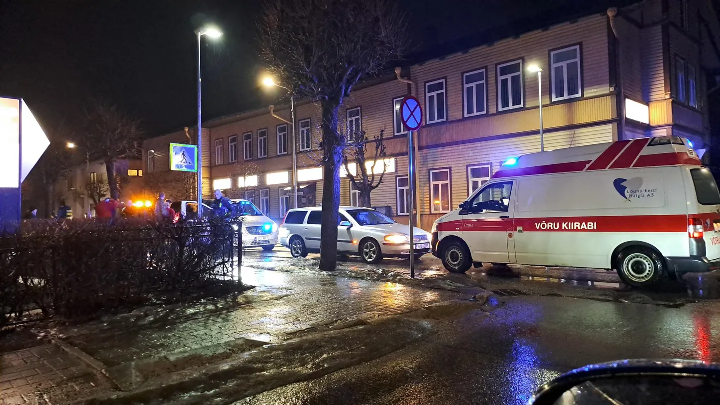 Kiirabi toimetas patsiendi haiglasse. Foto on illustratiivne.