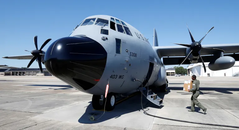 Wc-130J Super Hercules õhujõudude 53. ilmaluureeskaadrist, mida tuntakse nime all «Hurricane Hunters».