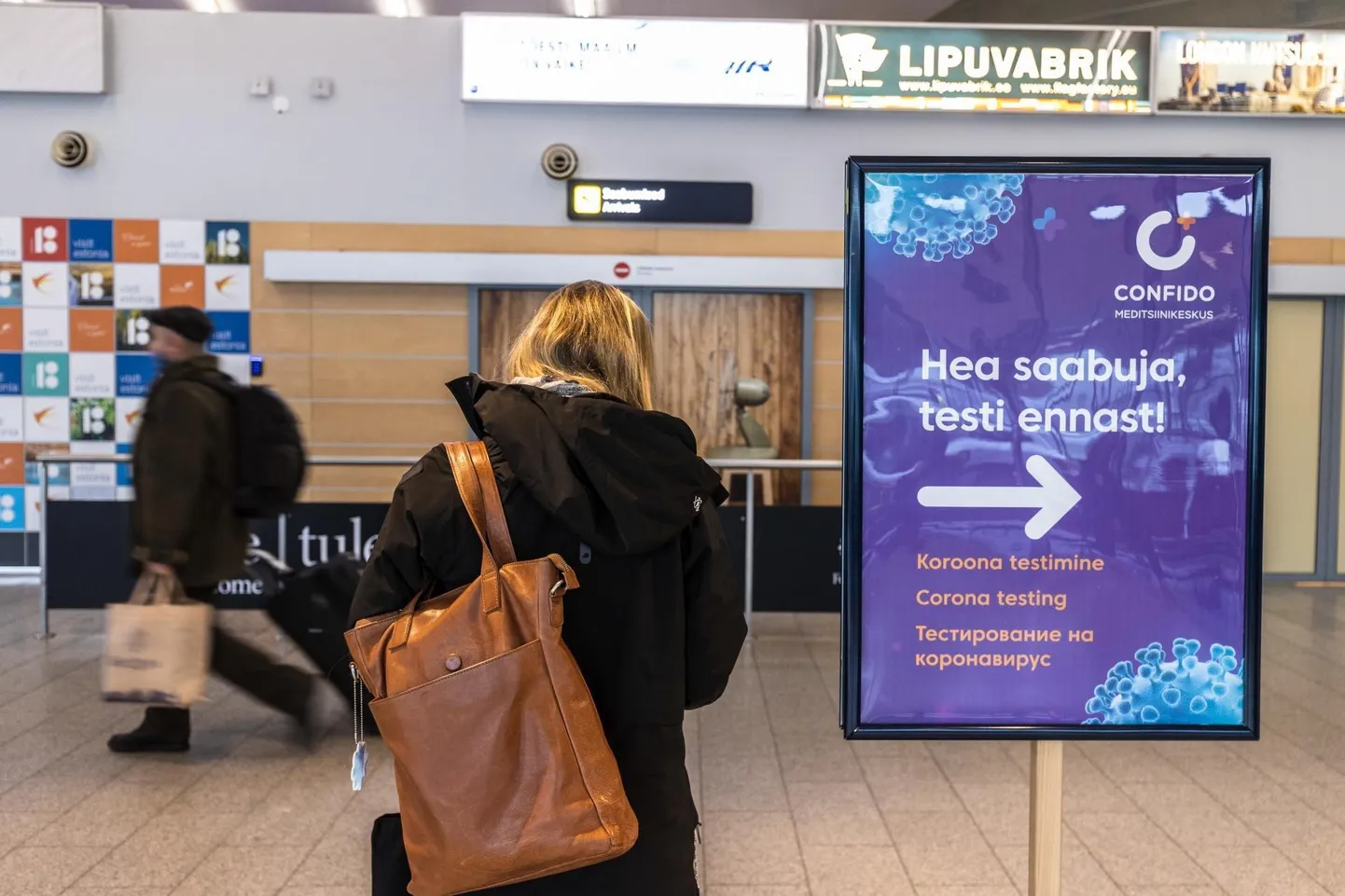 Kui inimene loobub Eestisse jõudes koroonatestist, peab ta olema kümme päeva eneseisolatsioonis ning sel juhul teeb järelevalvet terviseamet koos politsei- ja piirivalveametiga.