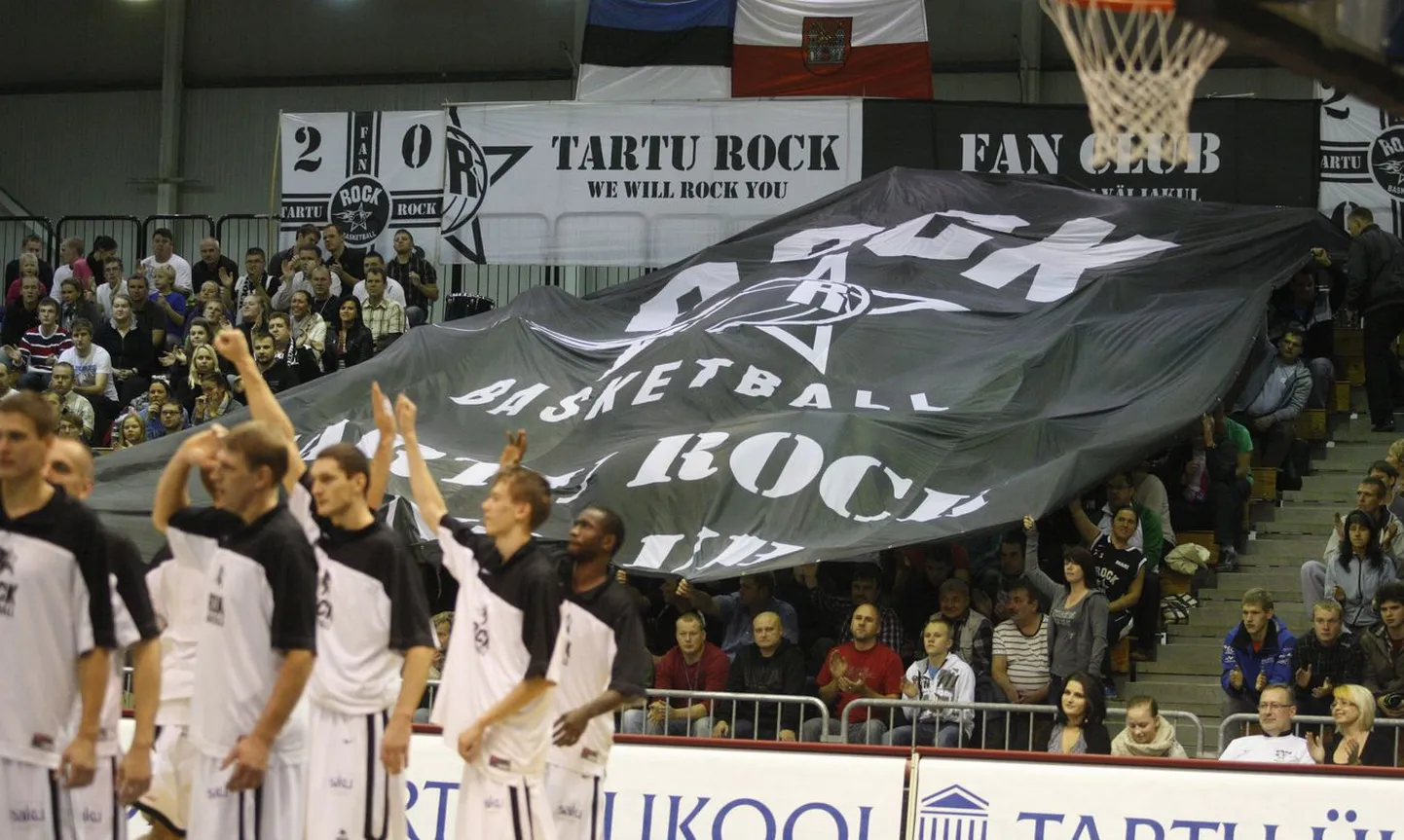 Tartu Rocki meeskond ja fännid aastal 2012.