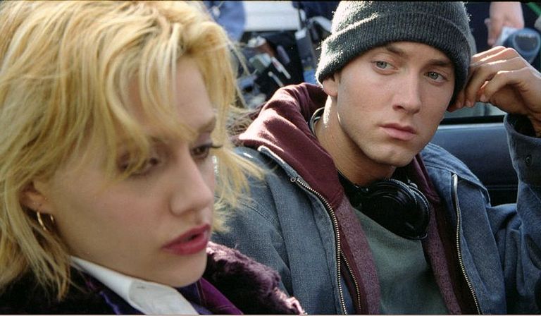 Stseen 2002. aastal linastunud filmist «8 miili», pildil Brittany Murphy ja Eminem.