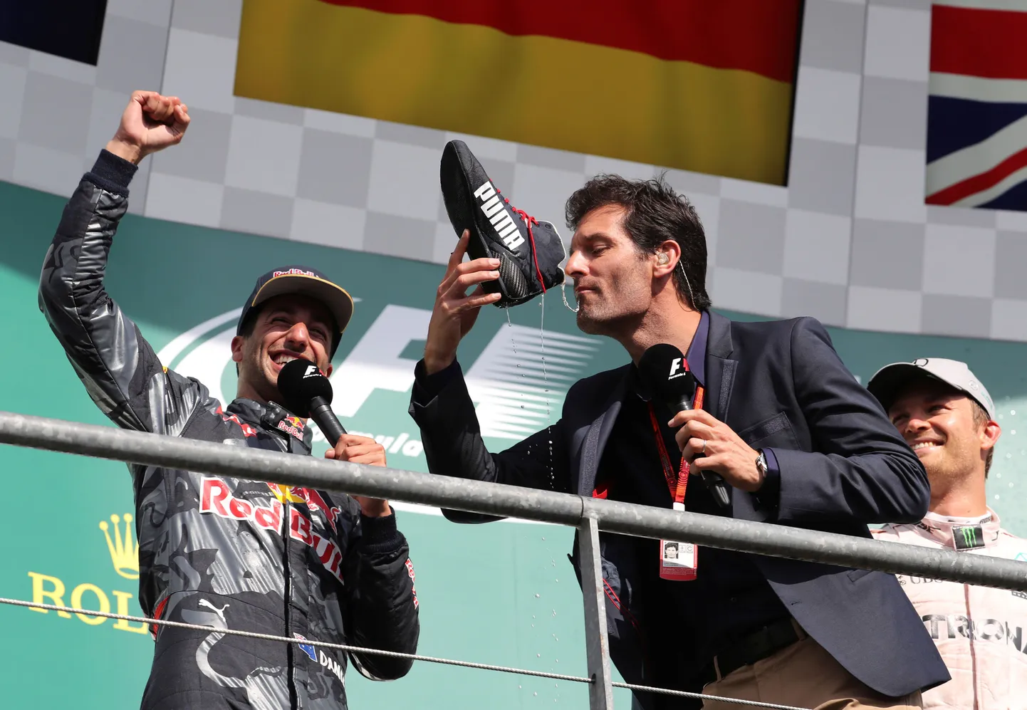 Mark Webber (esiplaanil).