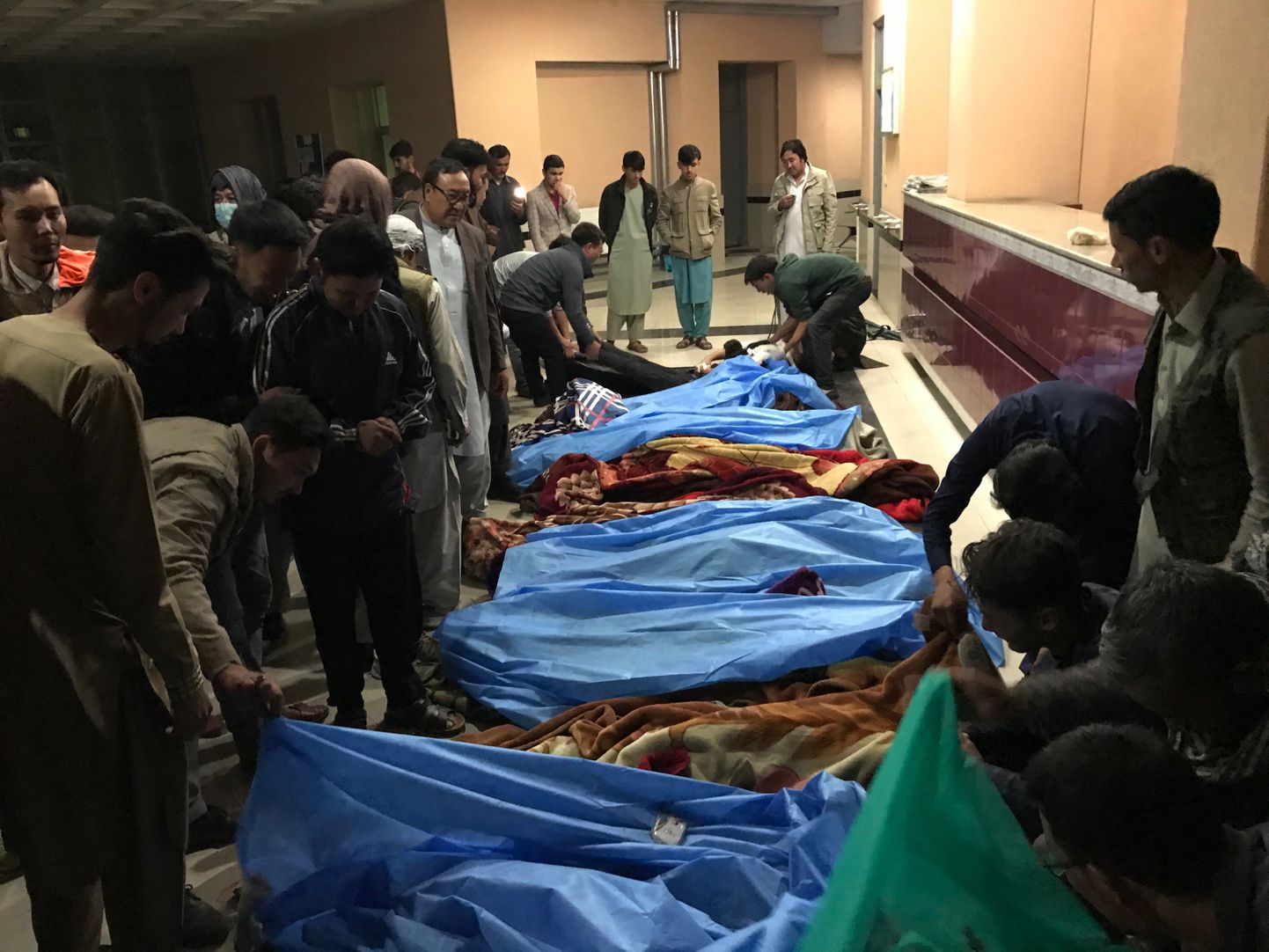 Enesetapurünnaku ohvrite surnukehad Kabuli haiglas 24. oktoober 2020.