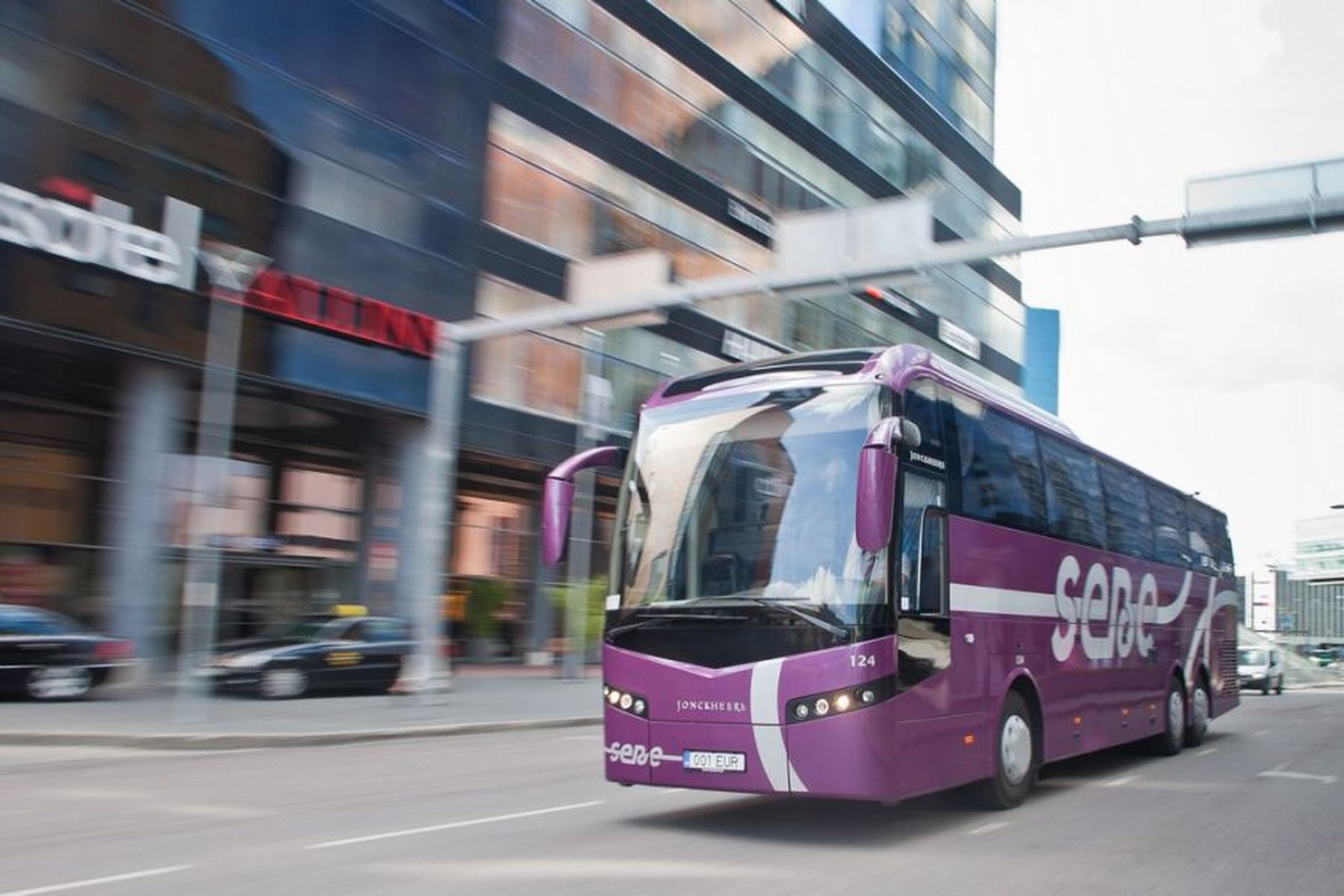 Kuigi Eesti bussiturul konkurents aina tiheneb, ei lase Eesti suuremad bussifirmad nina norgu, vaid meelitavad kliente uute pakkumistega.