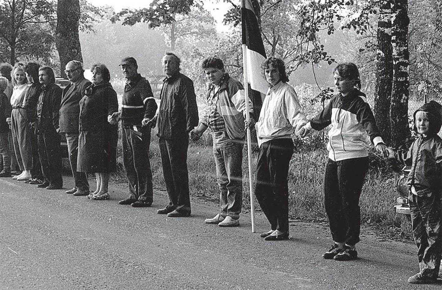1989. aasta 23. augustil seisis rohkem kui 600 kilomeetri pikkuses Balti ketis ümmarguselt kaks miljonit inimest.