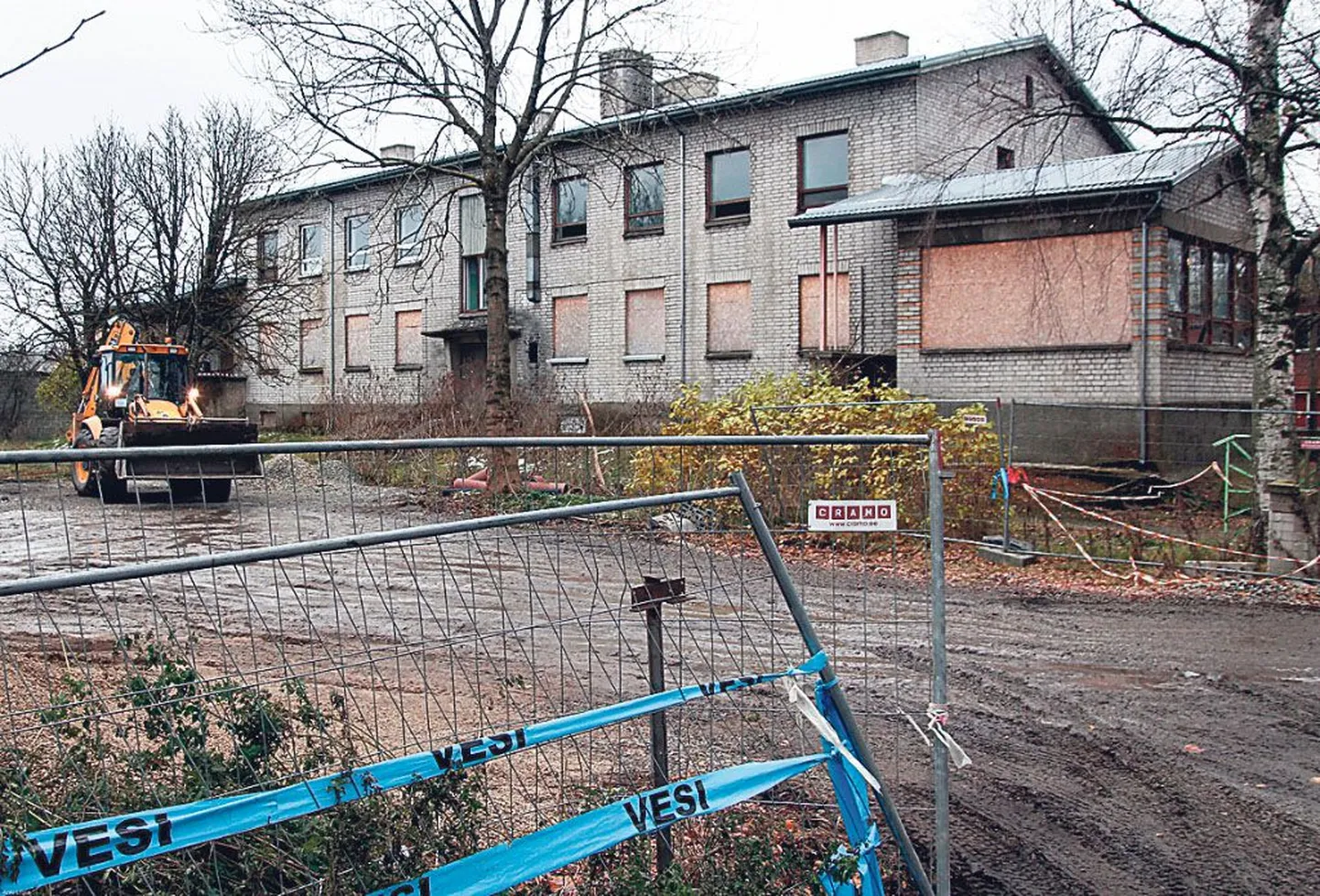 Pärnus Väike-Posti 8a kinnistul asuv 1963. aastal valminud hoone oli 1999. aasta suveni kasutusel lasteaiana, mille tarvis see oli ehitatud. Seejärel töötas majas 2007. aasta kevadeni Pärnu vabakool ja sellest saati on hoone seisnud tühjana.