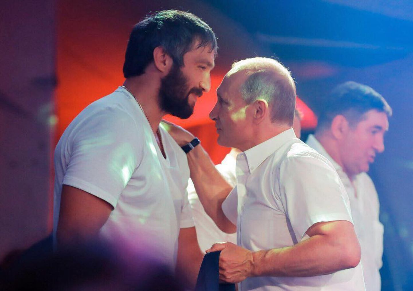 Александр Овечкин (слева) и Владимир Путин.